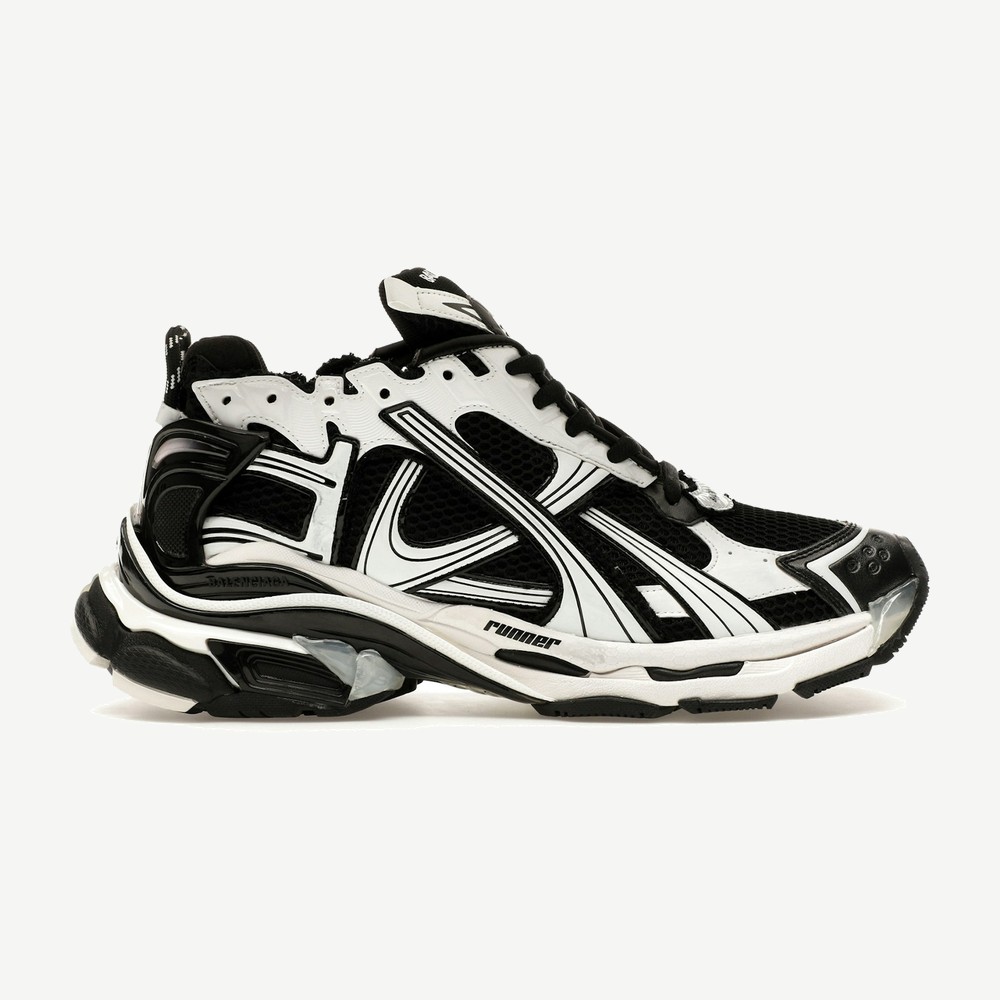 Runner Black White
