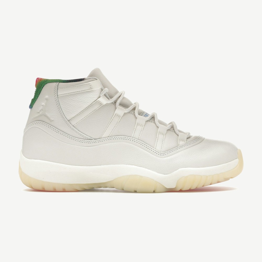 11 Retro Sail Off White