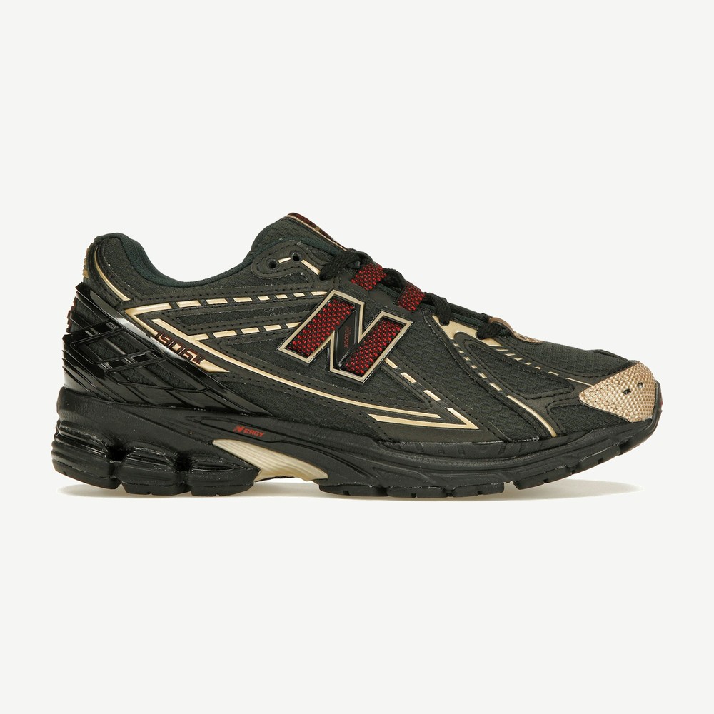 1906r Kith Black